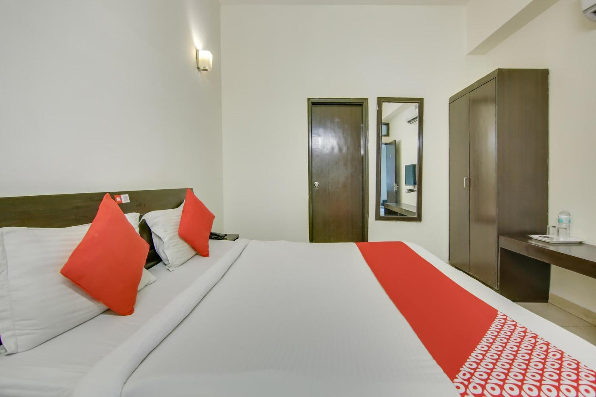 Hotel O Dream View Near Omaxe Celebration Mall Гургаон Экстерьер фото